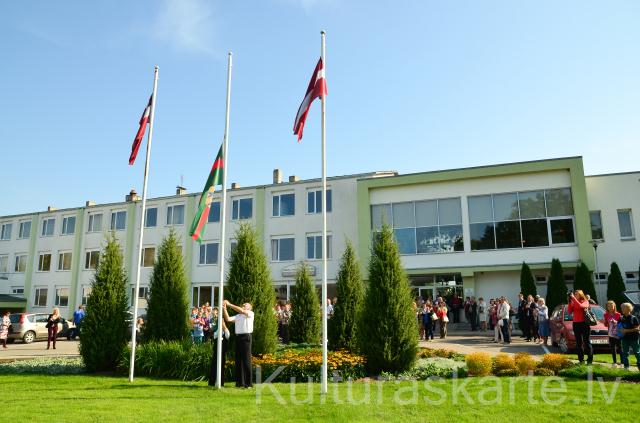 Ģibuļu pagasta karoga pacelšana pie Pastendes kultūras nama 19.09.2014.